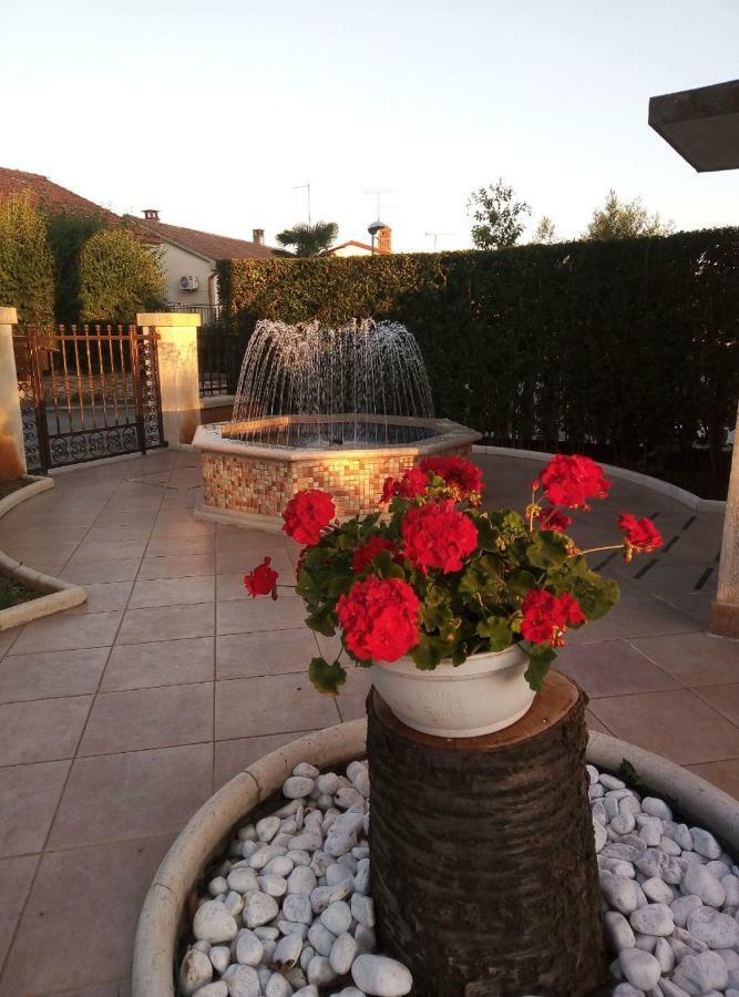 Valki Apartment Porec Bagian luar foto